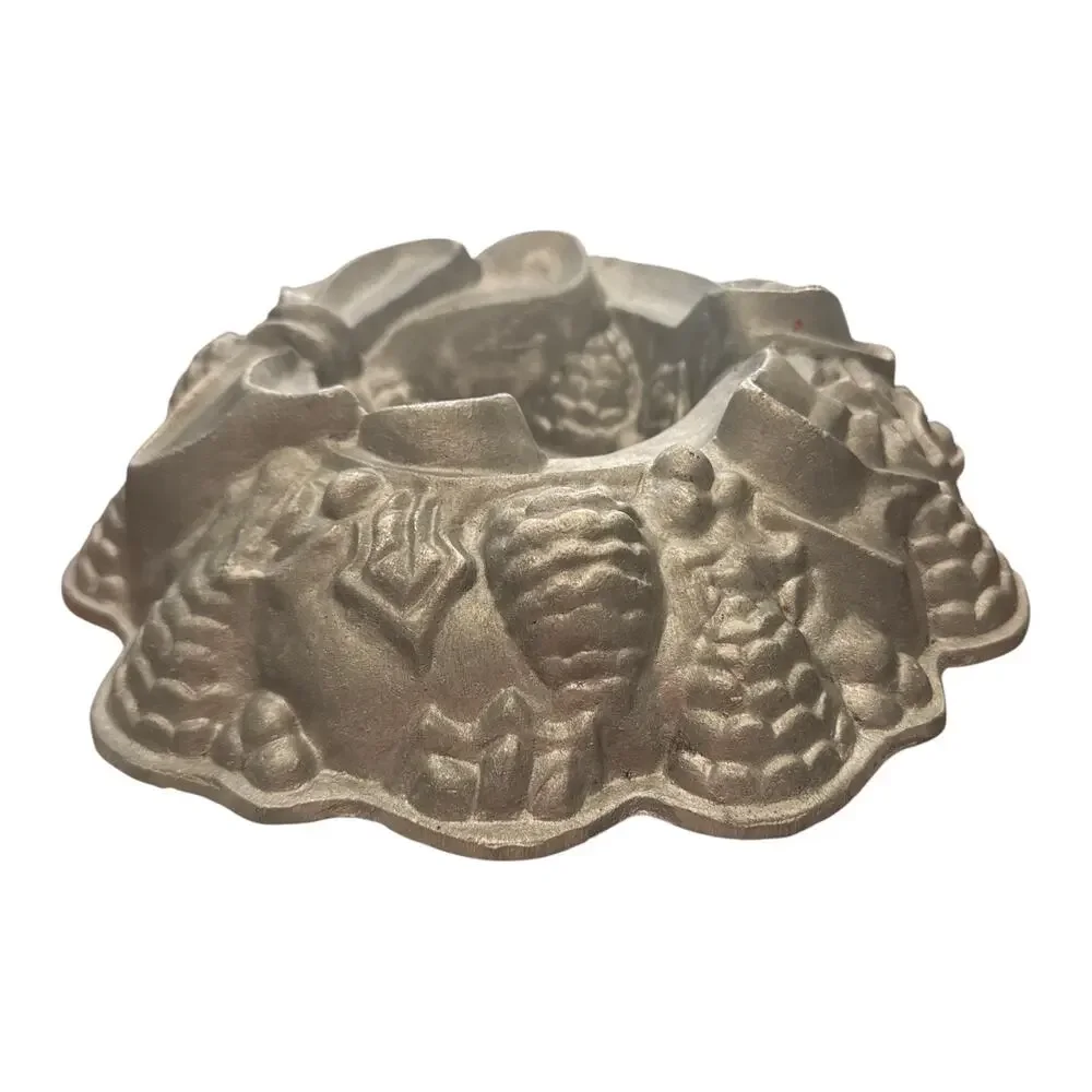 Nordic Ware Holiday Wreath Bundt Pan Cast Aluminum